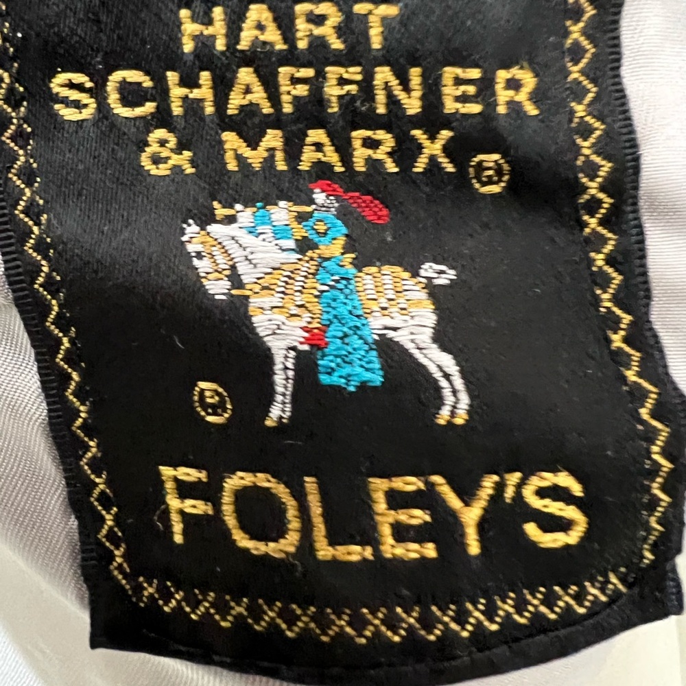 HART SCHAFFNER & MARX MENS 100% WOOL DRESS SUIT. MADE FOR FOLEYS CLOTHIN… - Picture 3 of 11